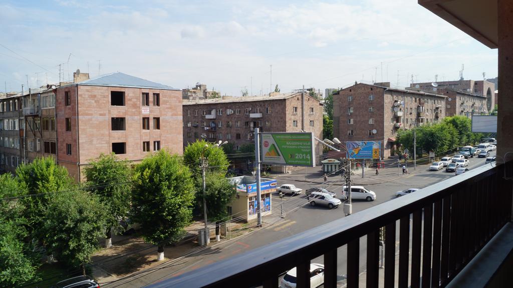 Metro Apartment Yerevan Exterior photo
